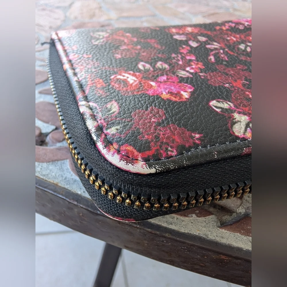 BETSEY JOHNSON Multi Color Floral Checkbook XORING Wristlet Wallet